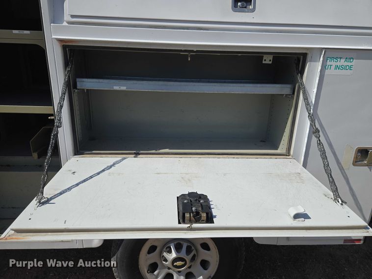 image for item ET5029 2012 Chevrolet Silverado 3500HD utility bed pickup truck