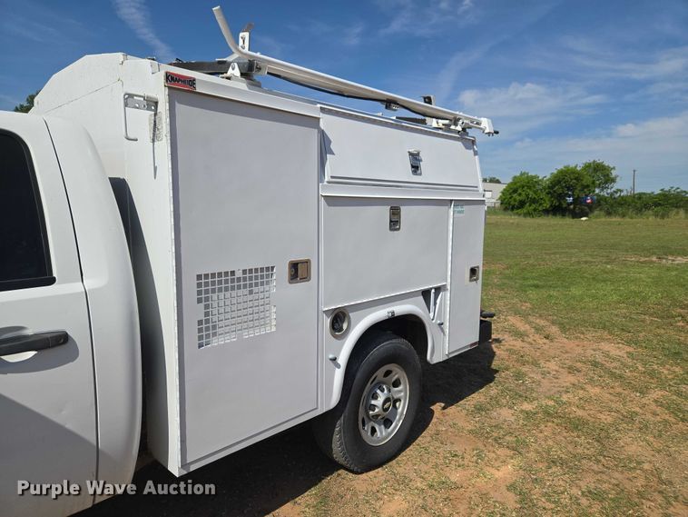 image for item ET5029 2012 Chevrolet Silverado 3500HD utility bed pickup truck
