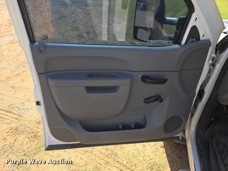 image for item ET5029 2012 Chevrolet Silverado 3500HD utility bed pickup truck