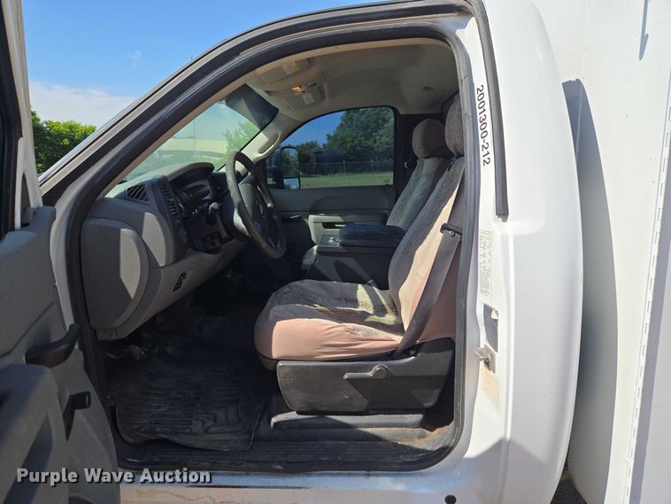 image for item ET5029 2012 Chevrolet Silverado 3500HD utility bed pickup truck