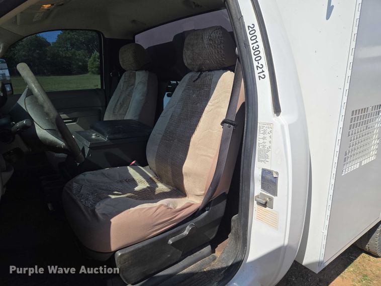 image for item ET5029 2012 Chevrolet Silverado 3500HD utility bed pickup truck