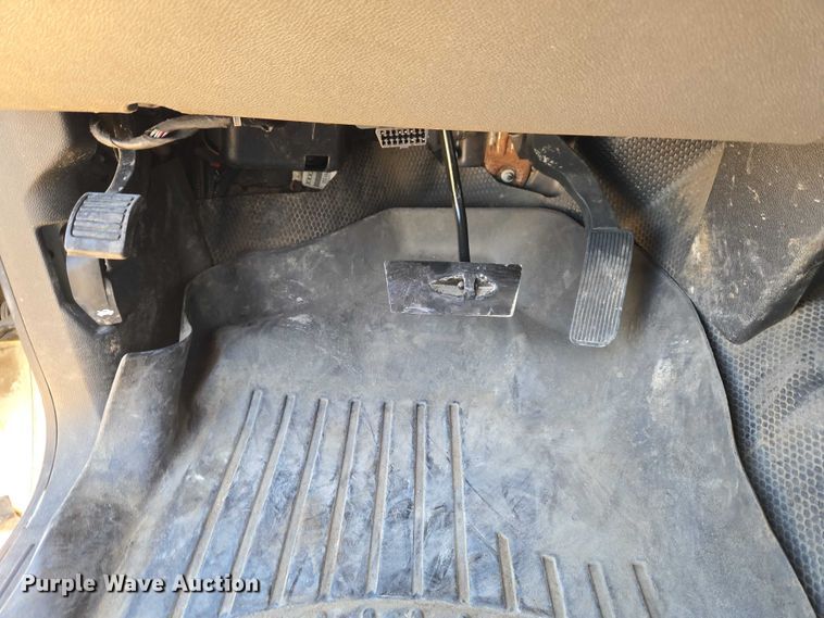 image for item ET5029 2012 Chevrolet Silverado 3500HD utility bed pickup truck