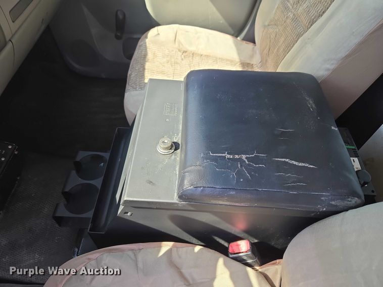 image for item ET5029 2012 Chevrolet Silverado 3500HD utility bed pickup truck