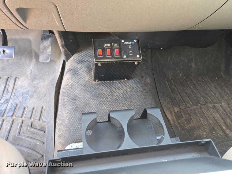 image for item ET5029 2012 Chevrolet Silverado 3500HD utility bed pickup truck