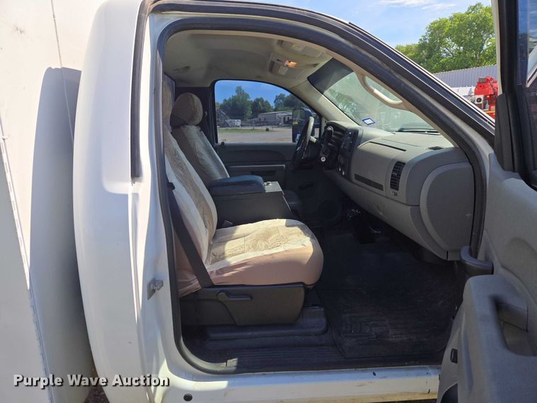 image for item ET5029 2012 Chevrolet Silverado 3500HD utility bed pickup truck