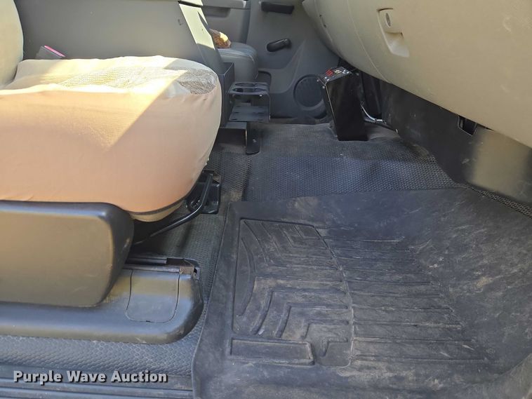 image for item ET5029 2012 Chevrolet Silverado 3500HD utility bed pickup truck