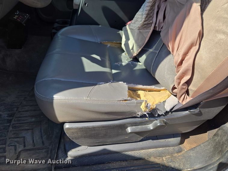 image for item ET5029 2012 Chevrolet Silverado 3500HD utility bed pickup truck