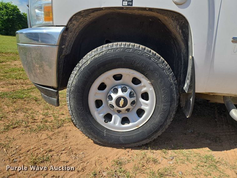 image for item ET5029 2012 Chevrolet Silverado 3500HD utility bed pickup truck