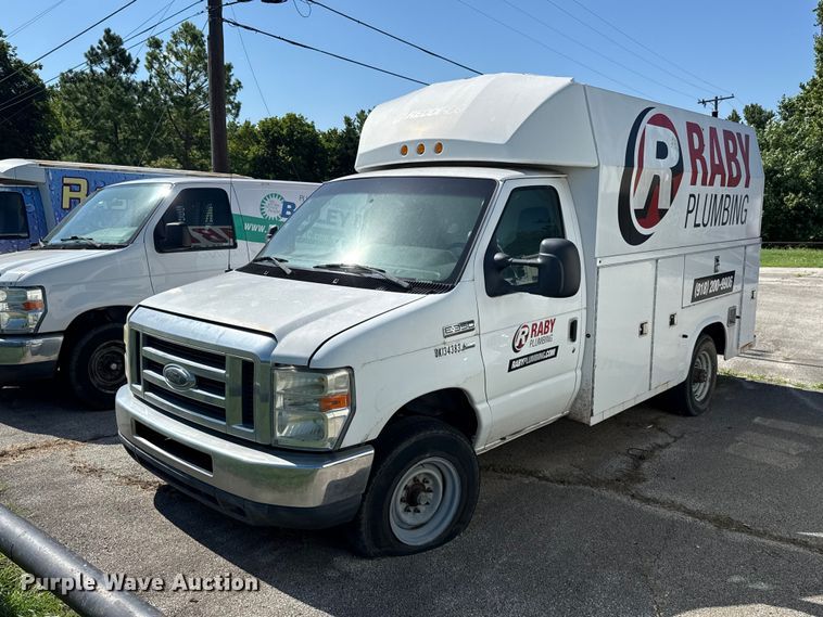 2010 Ford E350 Super Duty utility van