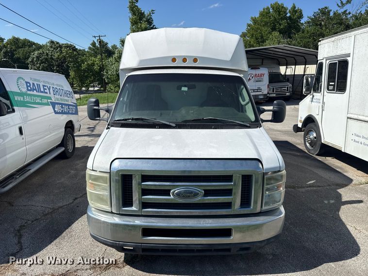 image for item ET6343 2010 Ford E350 Super Duty utility van