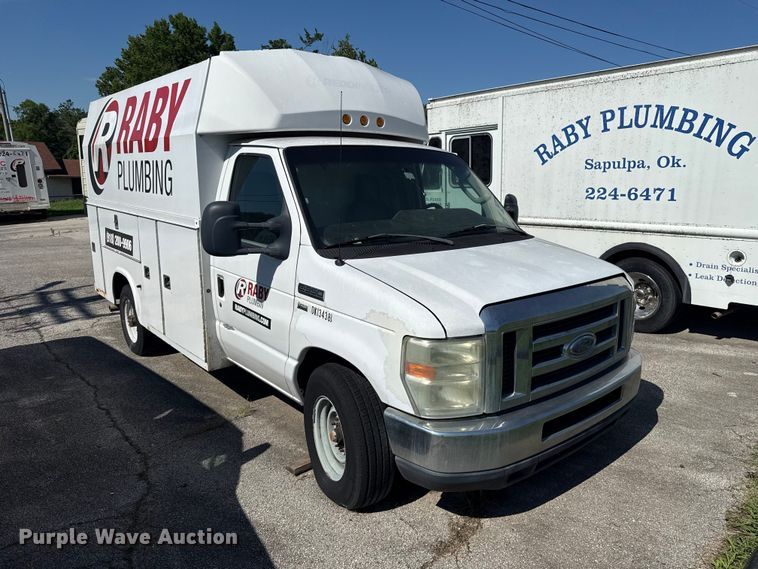 image for item ET6343 2010 Ford E350 Super Duty utility van
