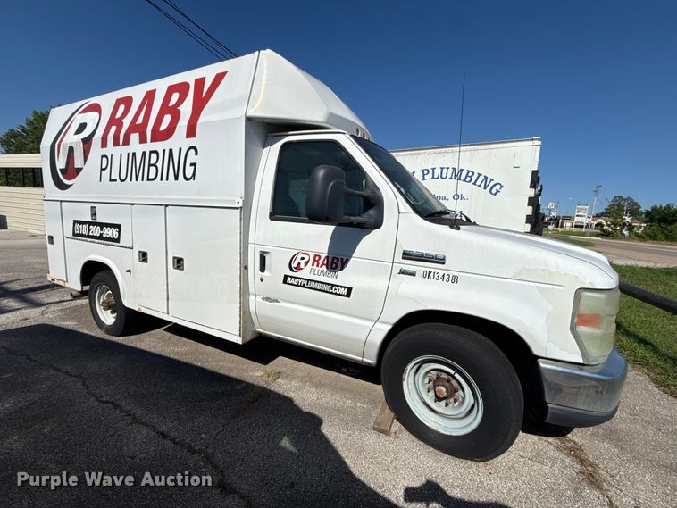 image for item ET6343 2010 Ford E350 Super Duty utility van