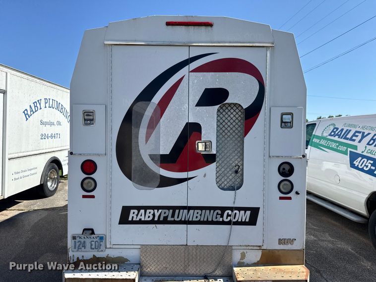 image for item ET6343 2010 Ford E350 Super Duty utility van