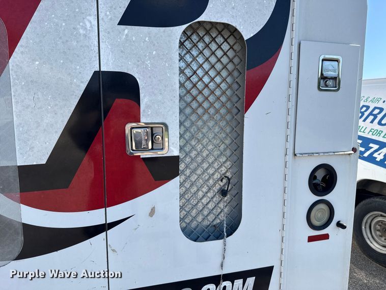 image for item ET6343 2010 Ford E350 Super Duty utility van