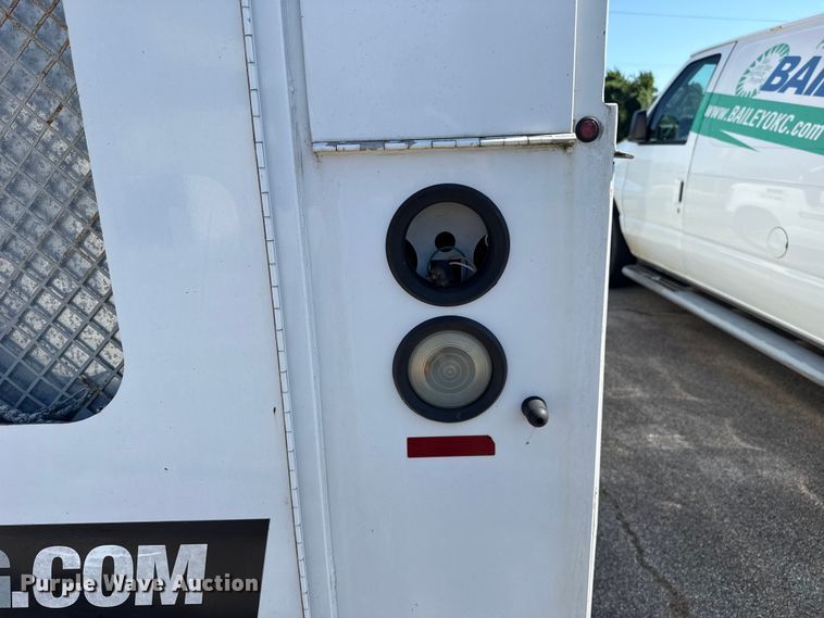 image for item ET6343 2010 Ford E350 Super Duty utility van