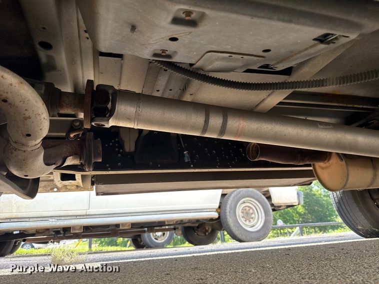 image for item ET6343 2010 Ford E350 Super Duty utility van