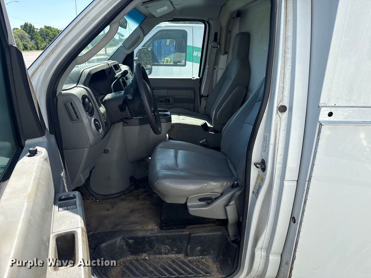 image for item ET6343 2010 Ford E350 Super Duty utility van