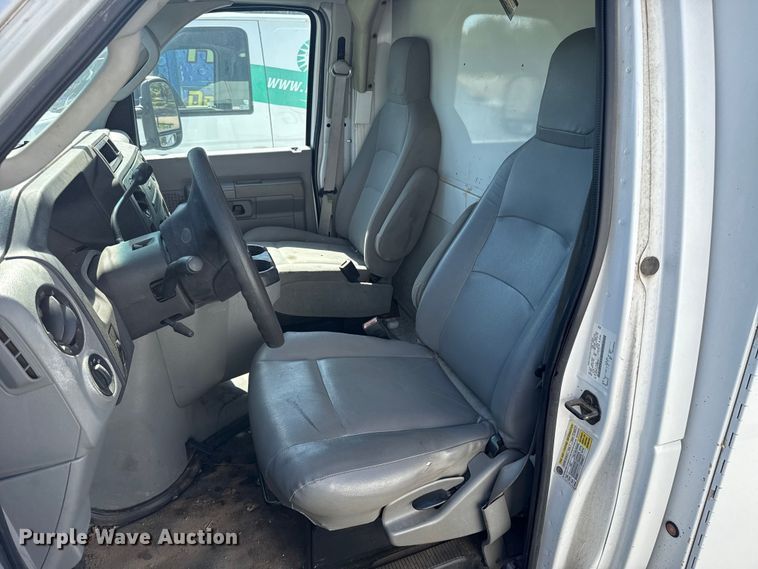 image for item ET6343 2010 Ford E350 Super Duty utility van