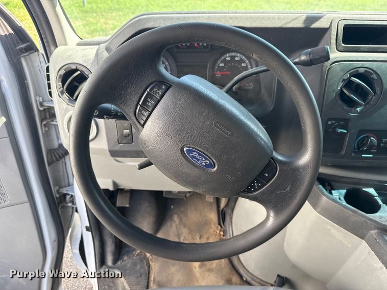 image for item ET6343 2010 Ford E350 Super Duty utility van
