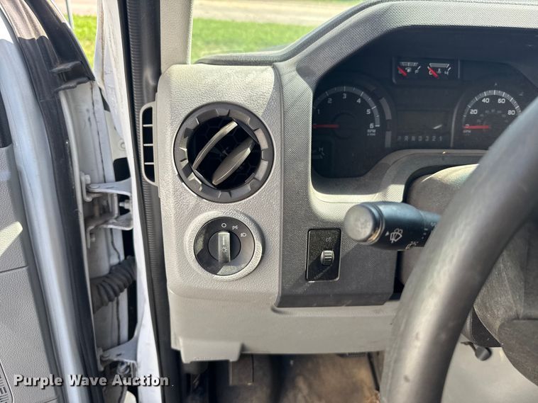 image for item ET6343 2010 Ford E350 Super Duty utility van