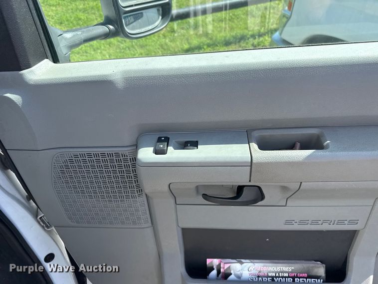 image for item ET6343 2010 Ford E350 Super Duty utility van