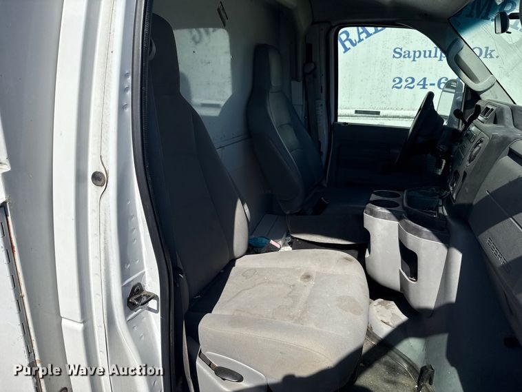 image for item ET6343 2010 Ford E350 Super Duty utility van