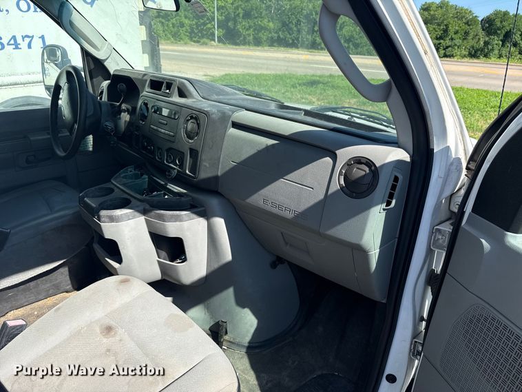 image for item ET6343 2010 Ford E350 Super Duty utility van