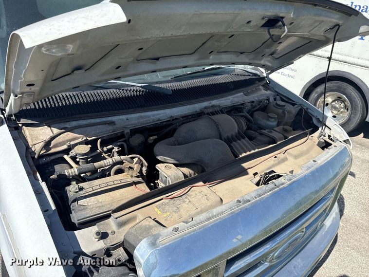 image for item ET6343 2010 Ford E350 Super Duty utility van