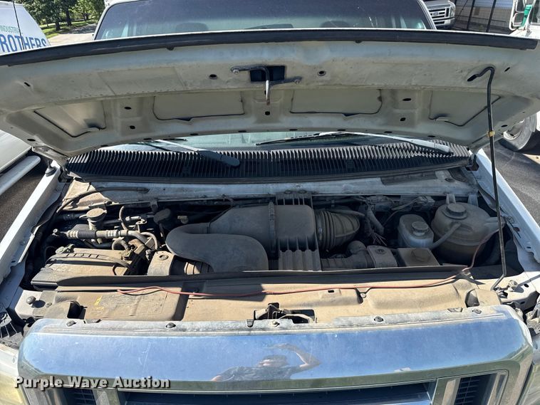 image for item ET6343 2010 Ford E350 Super Duty utility van