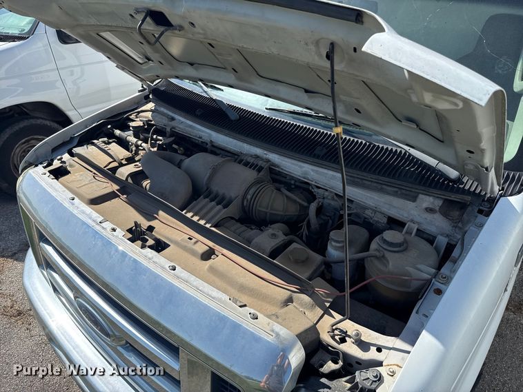 image for item ET6343 2010 Ford E350 Super Duty utility van