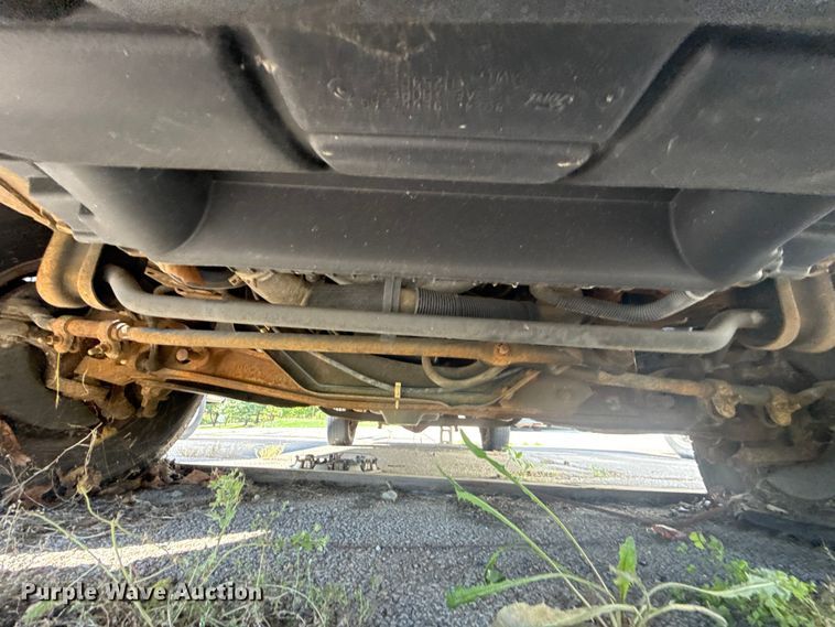 image for item ET6343 2010 Ford E350 Super Duty utility van