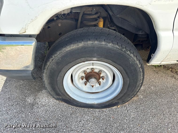 image for item ET6343 2010 Ford E350 Super Duty utility van