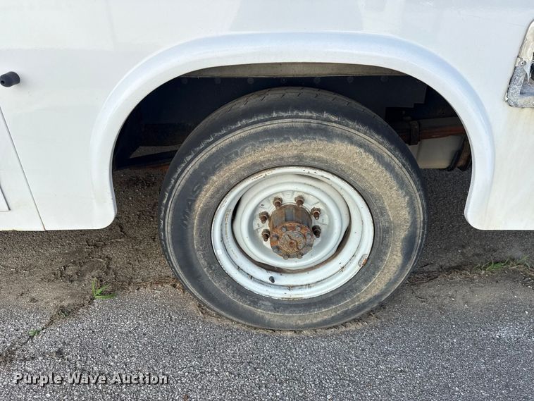 image for item ET6343 2010 Ford E350 Super Duty utility van