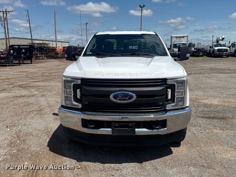 image for item ET6372 2019 Ford F250 Super Duty Ext. Cab pickup truck
