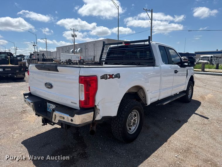 image for item ET6372 2019 Ford F250 Super Duty Ext. Cab pickup truck