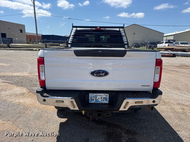 image for item ET6372 2019 Ford F250 Super Duty Ext. Cab pickup truck