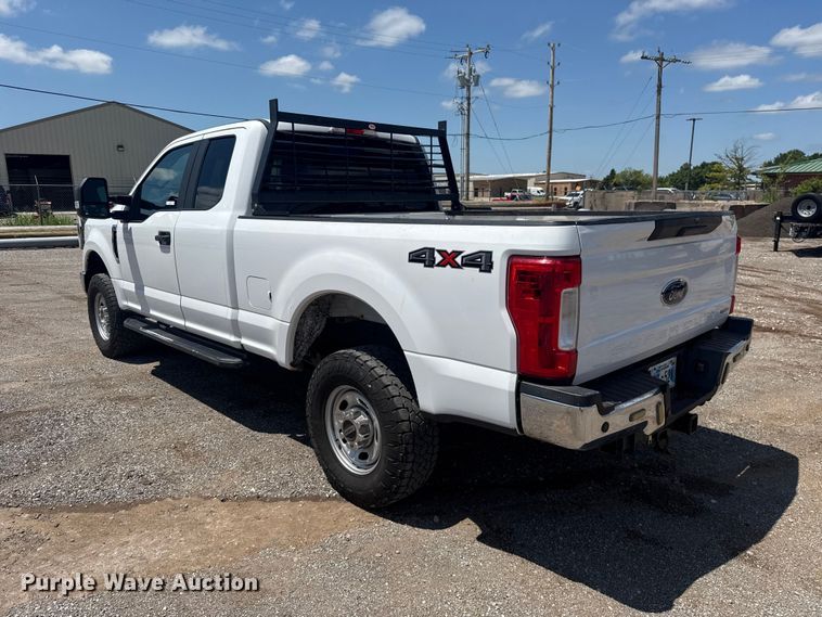 image for item ET6372 2019 Ford F250 Super Duty Ext. Cab pickup truck