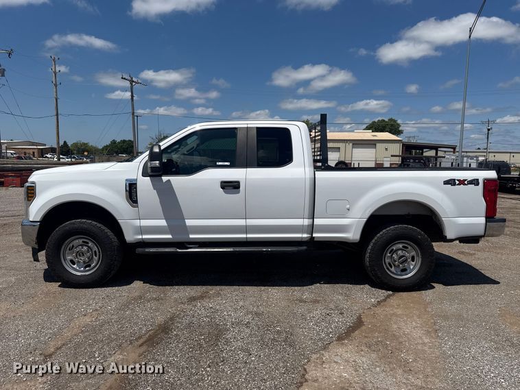 image for item ET6372 2019 Ford F250 Super Duty Ext. Cab pickup truck