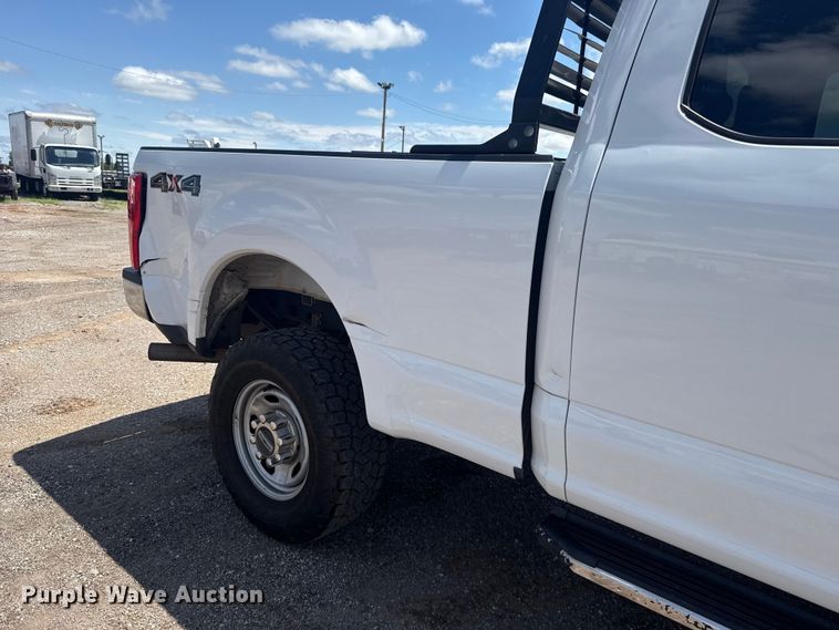 image for item ET6372 2019 Ford F250 Super Duty Ext. Cab pickup truck