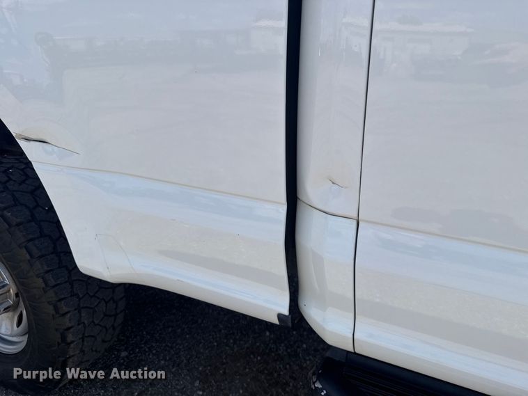 image for item ET6372 2019 Ford F250 Super Duty Ext. Cab pickup truck
