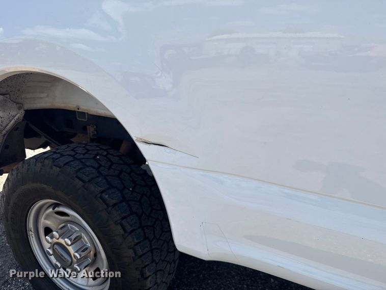 image for item ET6372 2019 Ford F250 Super Duty Ext. Cab pickup truck