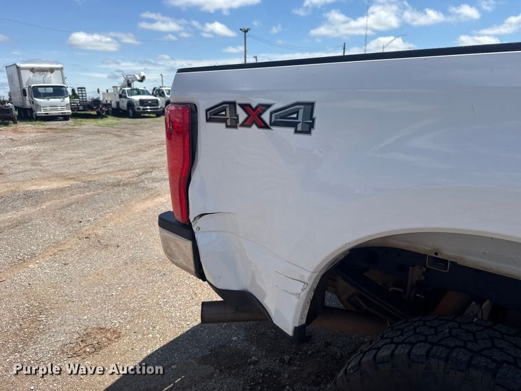 image for item ET6372 2019 Ford F250 Super Duty Ext. Cab pickup truck