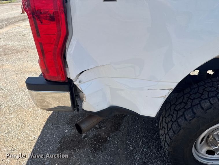 image for item ET6372 2019 Ford F250 Super Duty Ext. Cab pickup truck