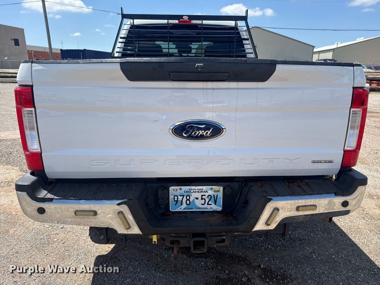 image for item ET6372 2019 Ford F250 Super Duty Ext. Cab pickup truck