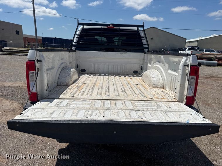 image for item ET6372 2019 Ford F250 Super Duty Ext. Cab pickup truck
