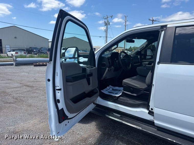 image for item ET6372 2019 Ford F250 Super Duty Ext. Cab pickup truck
