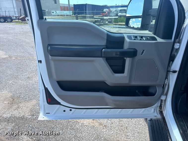 image for item ET6372 2019 Ford F250 Super Duty Ext. Cab pickup truck