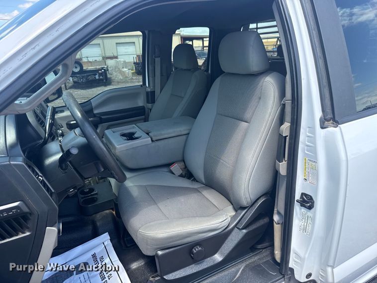 image for item ET6372 2019 Ford F250 Super Duty Ext. Cab pickup truck