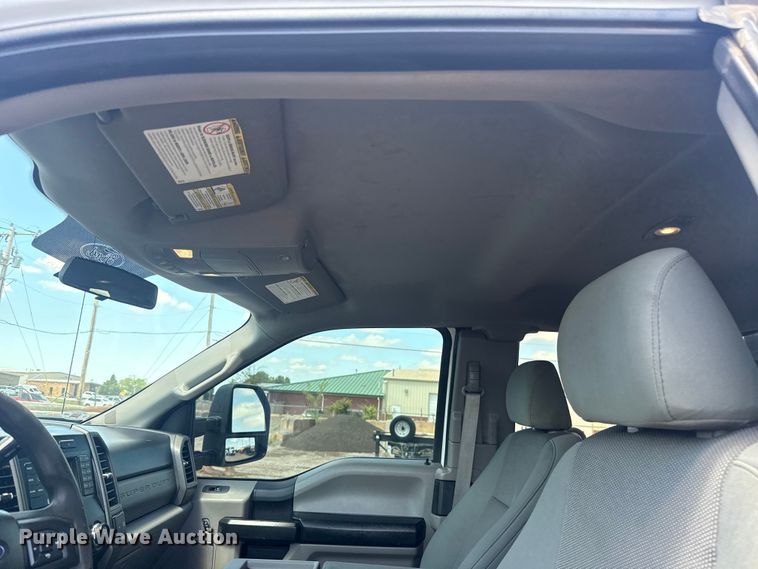 image for item ET6372 2019 Ford F250 Super Duty Ext. Cab pickup truck