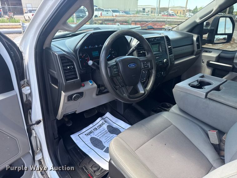 image for item ET6372 2019 Ford F250 Super Duty Ext. Cab pickup truck